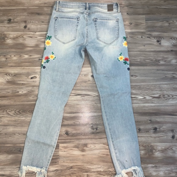 Floral Embroidered Hidden Jeans - Picture 3 of 3